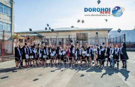 Curs festiv organizat de prima promoție de asistenți generaliști ce au absolvit FEG Dorohoi - FOTO