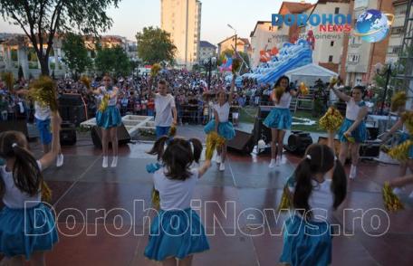 Zilele Copilului Dorohoi 2015: Sute de copii talentați au urcat pe scenă în a doua zi de spectacol – FOTO
