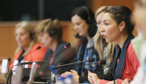 Claudia Tapardel Bruxeless