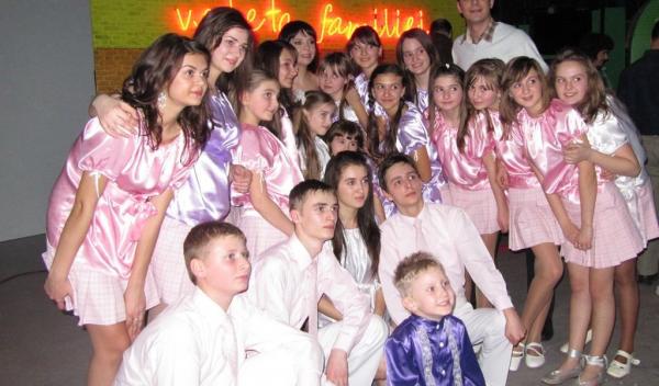03.Grupul Voces alaturi de Crina Matei si coregraful Constantin Dicu
