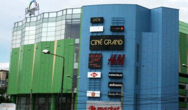uvertura-mall-exterior