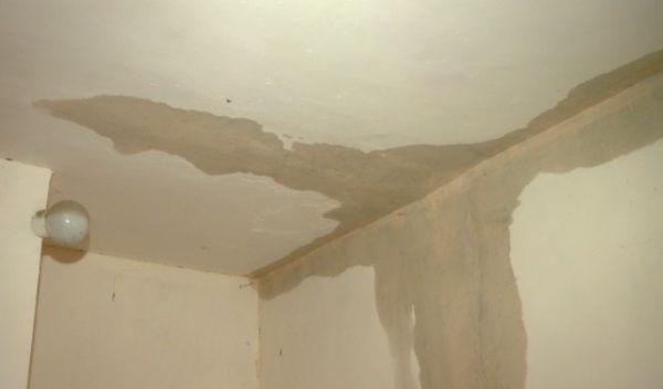 Surpriză pentru cei care locuiesc la bloc! Amenzi mari pentru cei care îşi inundă vecinii!