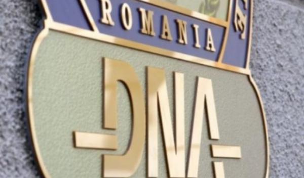 DNA angajează