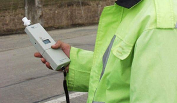 Comiterea infracțiunii de conducere pe drumurile publice a unor tineri care se aflau sub influența a
