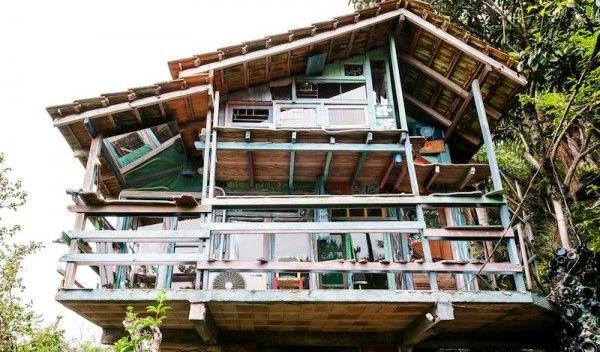 Casa din gunoaie_1