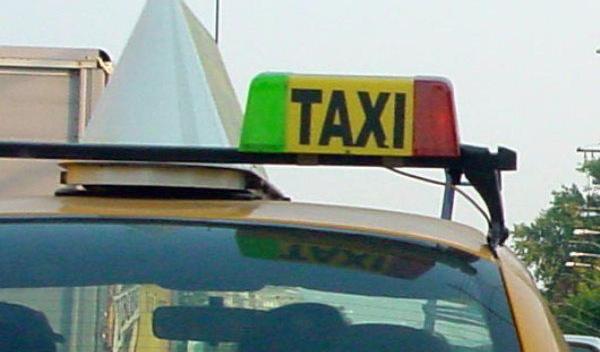 taxi rasturnat