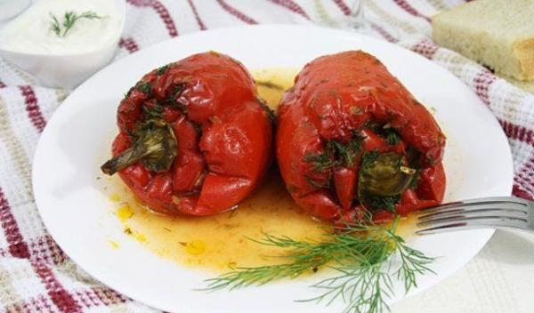ardei-umpluti-cu-carne-de-pui