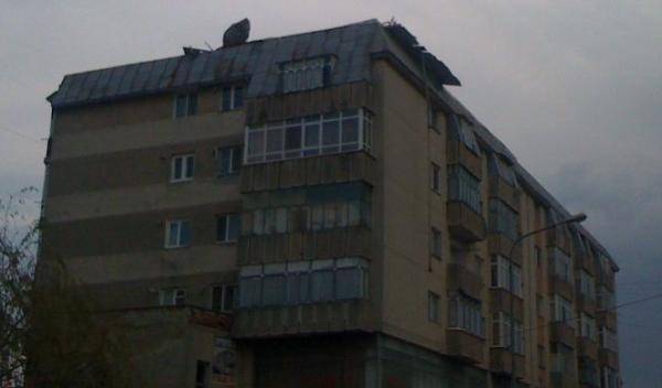 Acoperiș luat de vânt