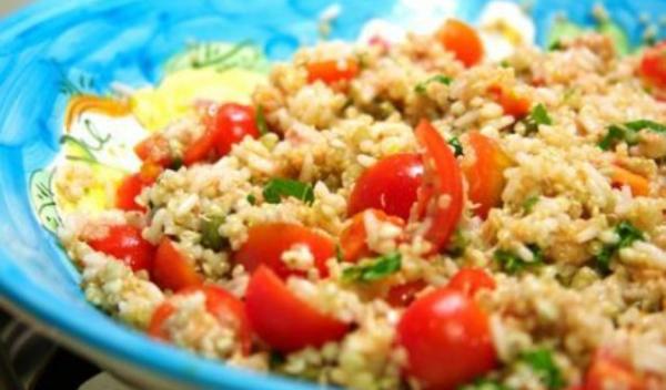 salata_de_orez_cu_rosii