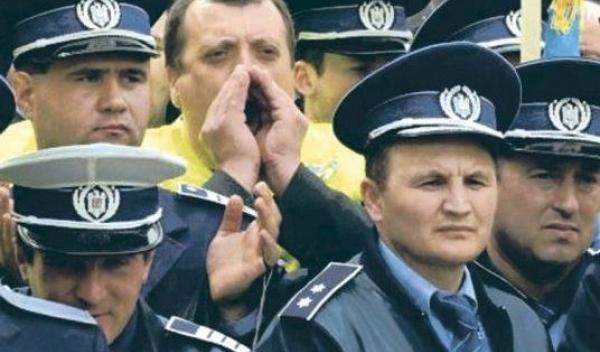 Poliţiştii ies astăzi în stradă