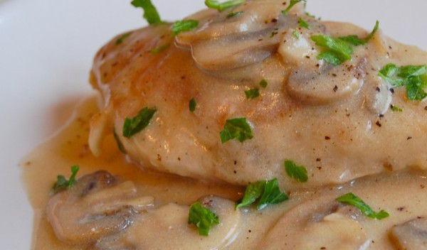 Piept de pui cu sos de ciuperci