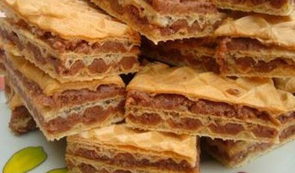 Foi de napolitană umplute cu nucă