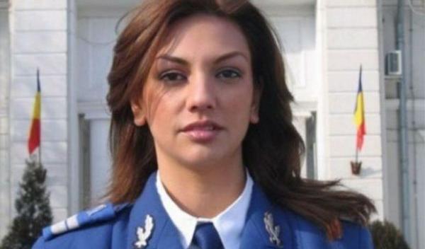 cea mai frumoasă femeie în uniformă din lume