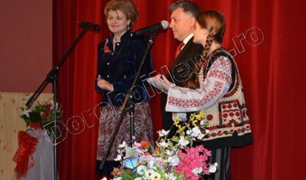 Inspectorul general al IȘJ Botoșani, Mihaela Huncă, prezentă la spectacolul omagial „Flori pentru ma