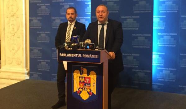 Daniel Fenechiu, Răzvan Tănase