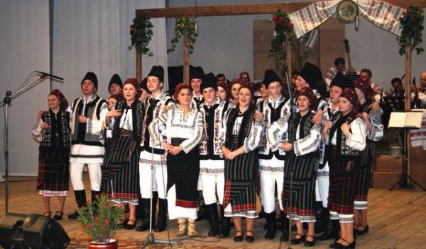 CÂNT ŞI JOC MOLDOVENESC