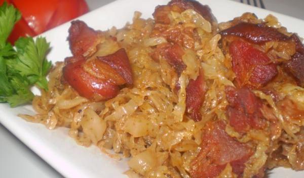 Varză dulce cu carne de porc afumată