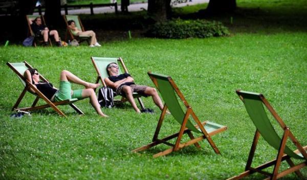 Vremea se încălzeşte uşor