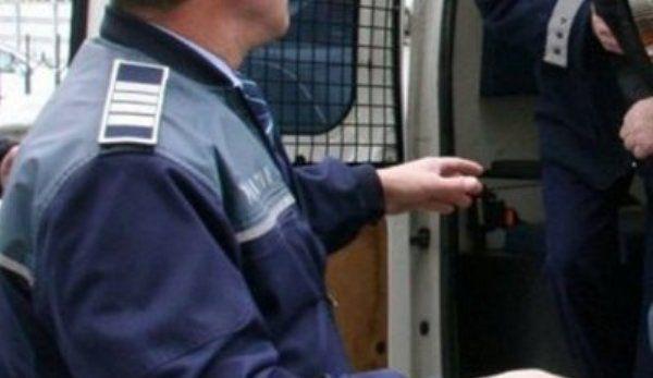 reținuţi de poliţişti