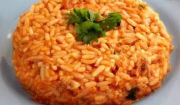 Pilaf cu roşii şi dovlecei