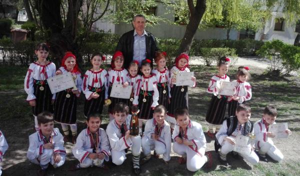 Pe aripi de folclor din Dorohoi 002