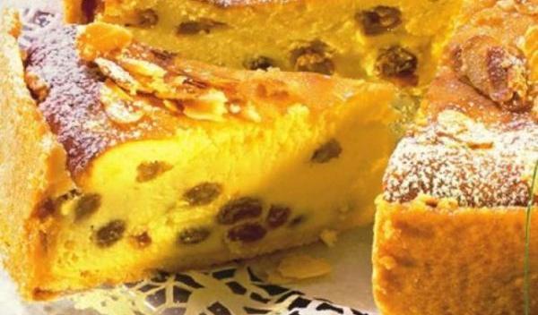 Pască cu brânză de vacă şi stafide