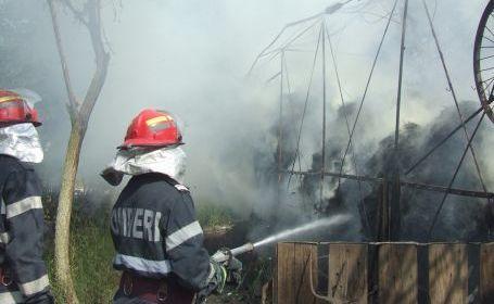 Adăpost de animale incendiat de trăsnet