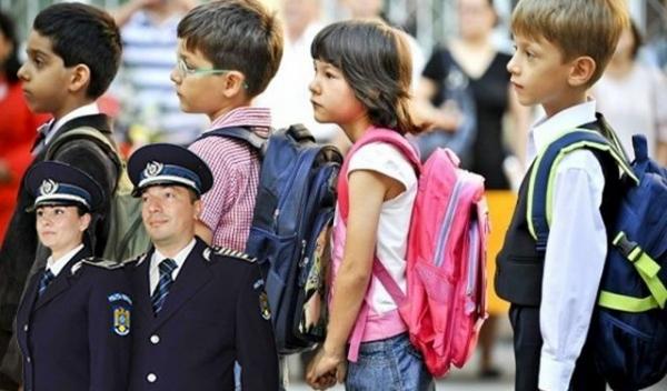 Politisti - elevi - scoala