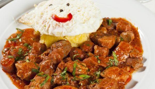 tochitura-cu-ou-si-mamaliguta