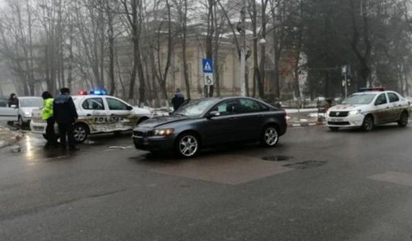 masina-a-politiei-implicata-intr-un-accident