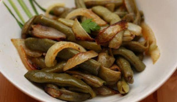 fasole-verde-cu-ceapa-caramelizata