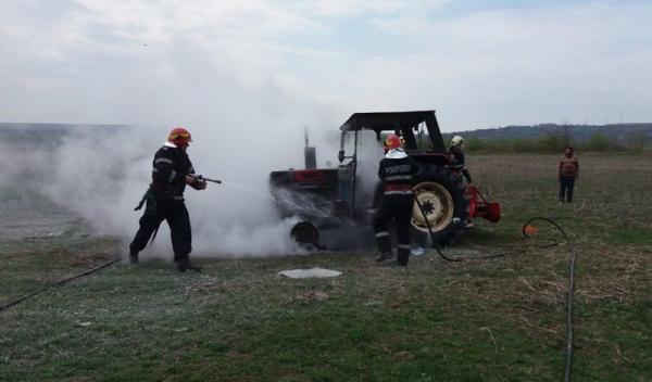 tractor in flacari 01