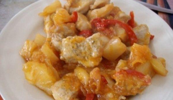 Piept de pui cu ardei gras si ananas