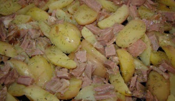 cartofi-noi-cu-sunca-la-cuptor