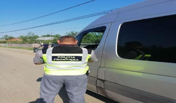 Autoturism cu documente false depistat în trafic
