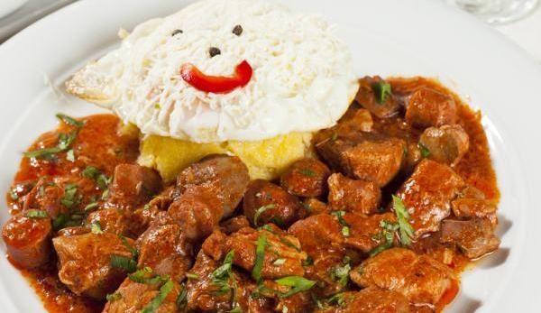 tochitura-cu-ou-si-mamaliguta