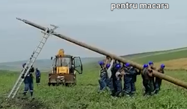 montaj stalp zona inaccesibila pentru macara