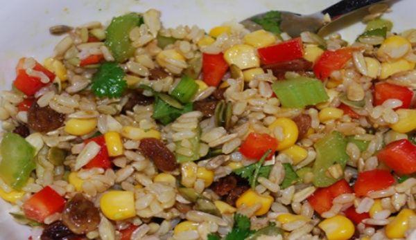 Salata_din_orez_mazare_porumb_ciuperci