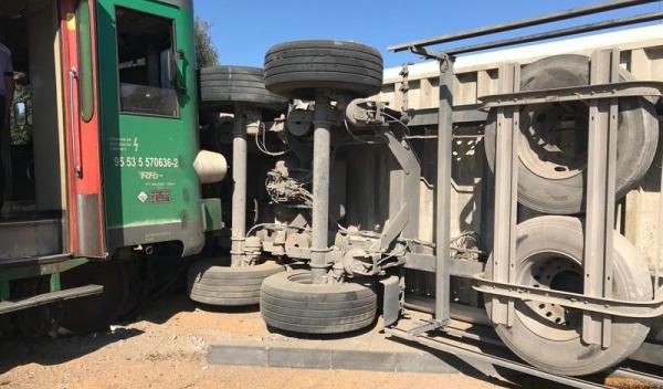 camion lovit de tren 04