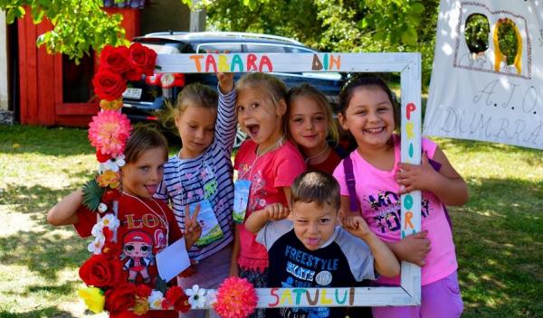 pridvorul satului 32