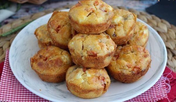 briose-cu-ton-rosii-si-feta