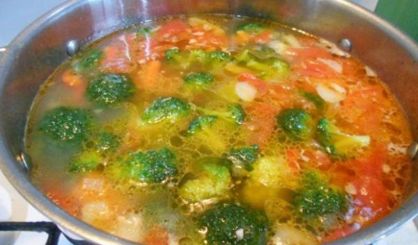 ciorba-de-legume-cu-broccoli