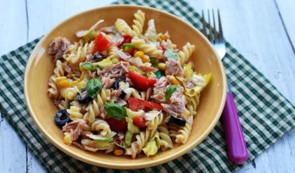 Salată de paste cu ton