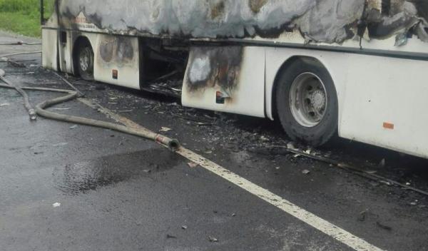 Autobuz-distrus-de-un-incendiu