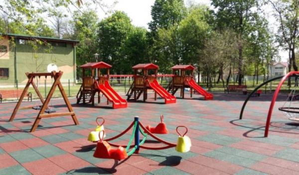 parc-loc-de-joaca-pentru-copii