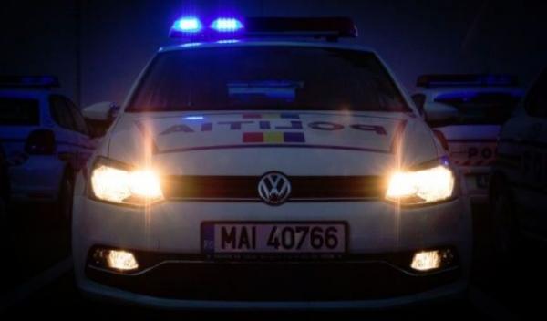 politie-masina-fata-noaptea