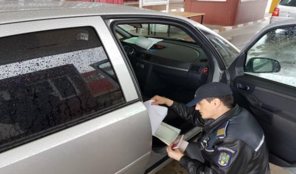 Autoturism-radiat-din-circulaţie-oprit