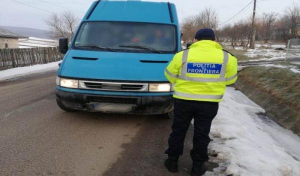 Autoturism cu documente false depistat în trafic