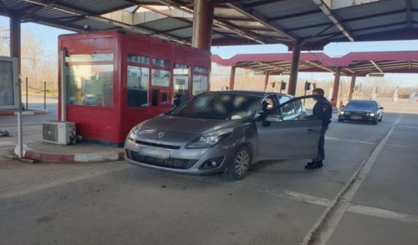 Fals de identitate cumpărat la Paris cu 150 de euro