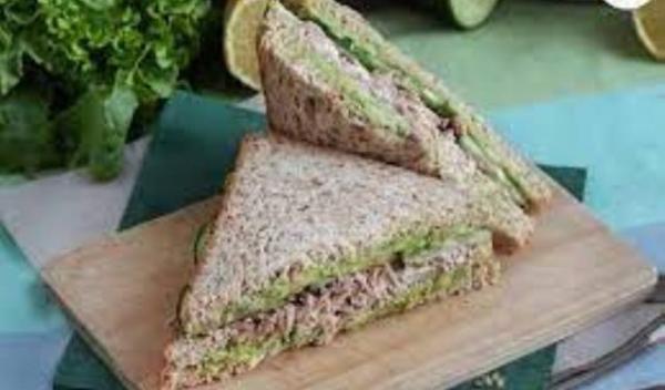 Sandwich cu ton